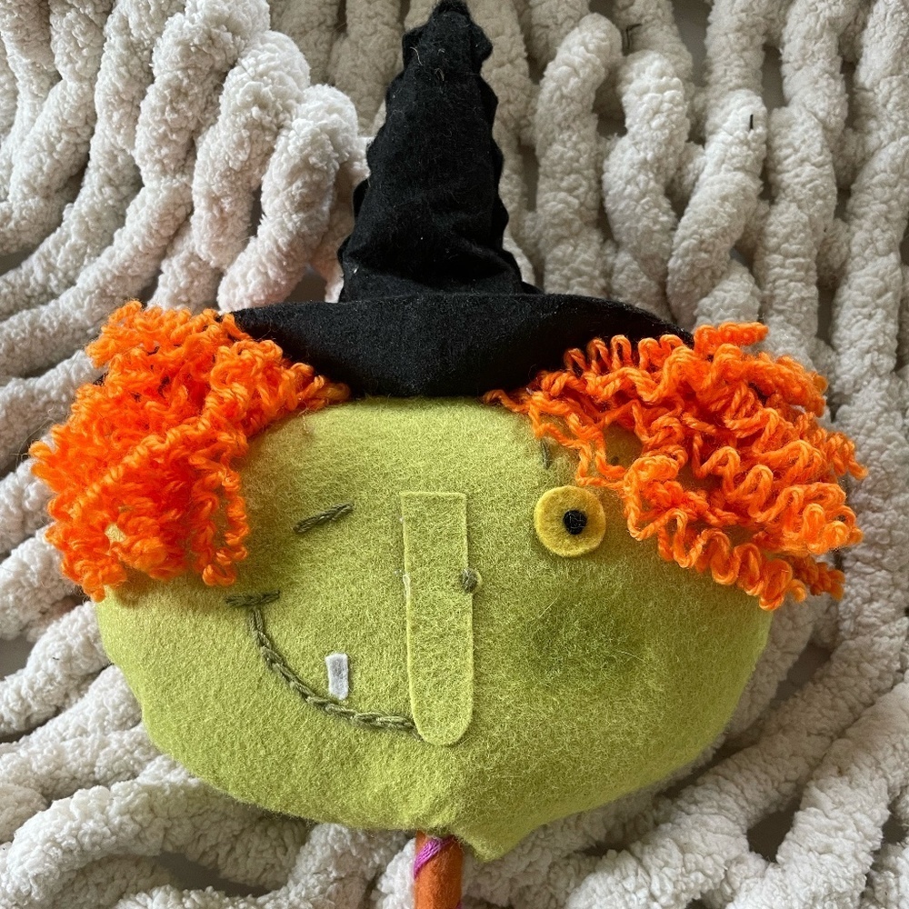 UGLY PRIMITIVE HALLOWEEN WITCH HEAD ON STICK DECOR